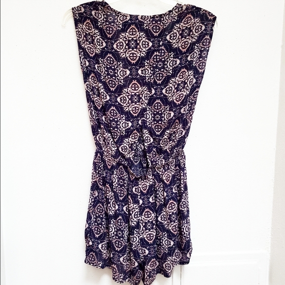 Mason & Belle Geo Print Keyhole Back Romper - Picture 7 of 10